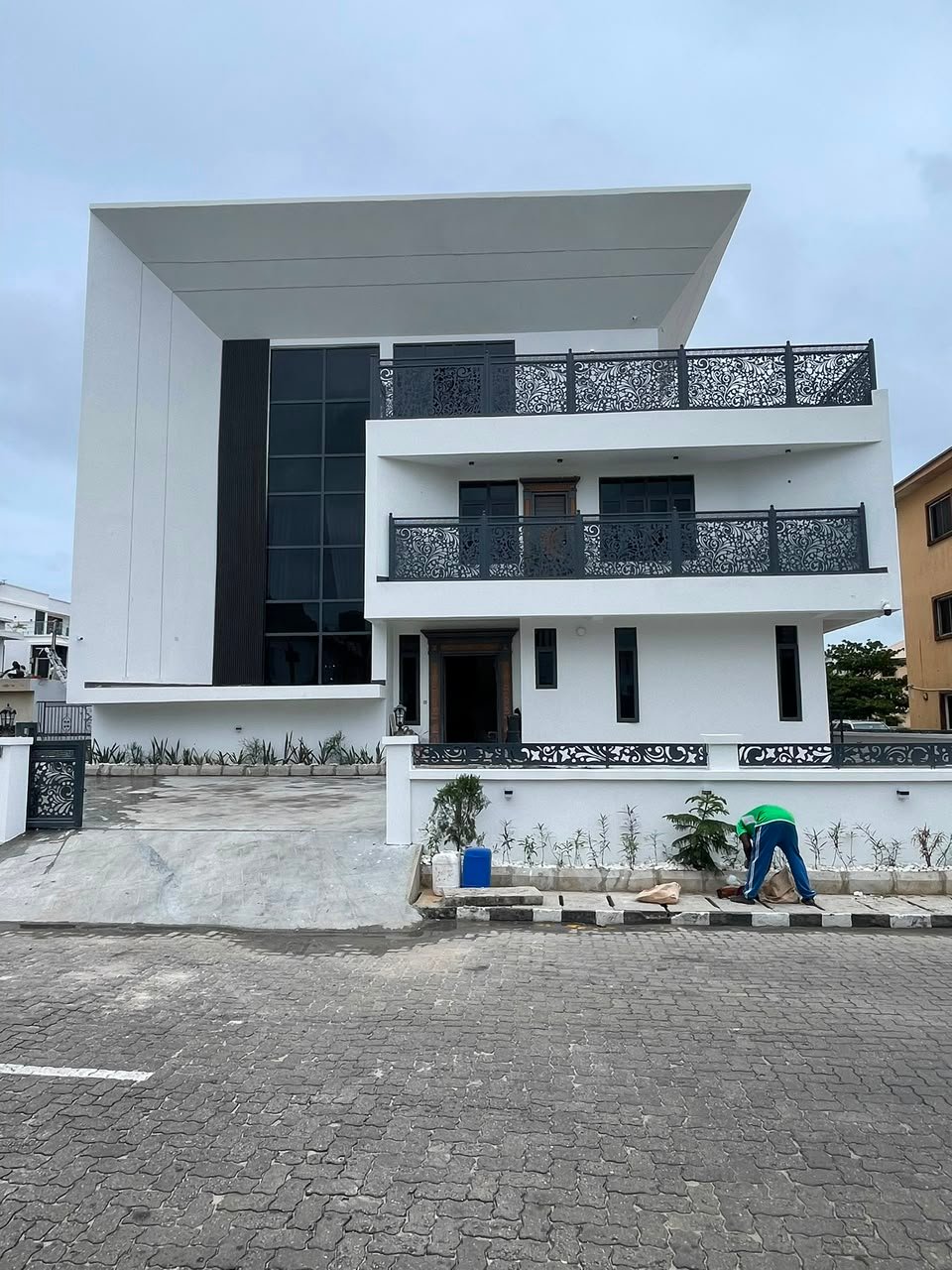 6 BEDROOM MANSION WITH STUDY ROOM, CINEMA, SWIMMING POOL , GYM